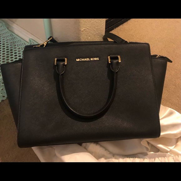 Michael Kors Handbags - Michael Kors Large Selma Bag